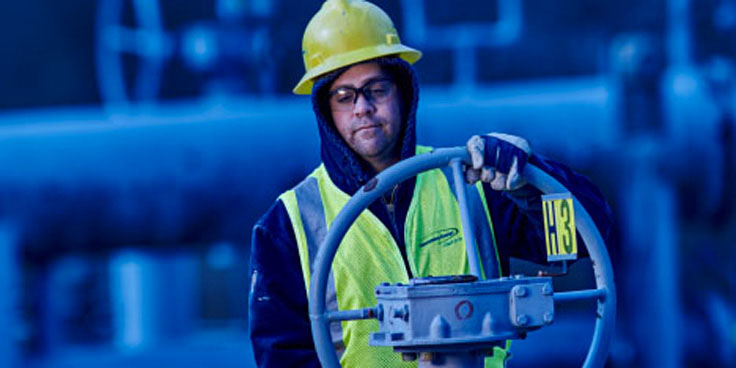 natural gas worker